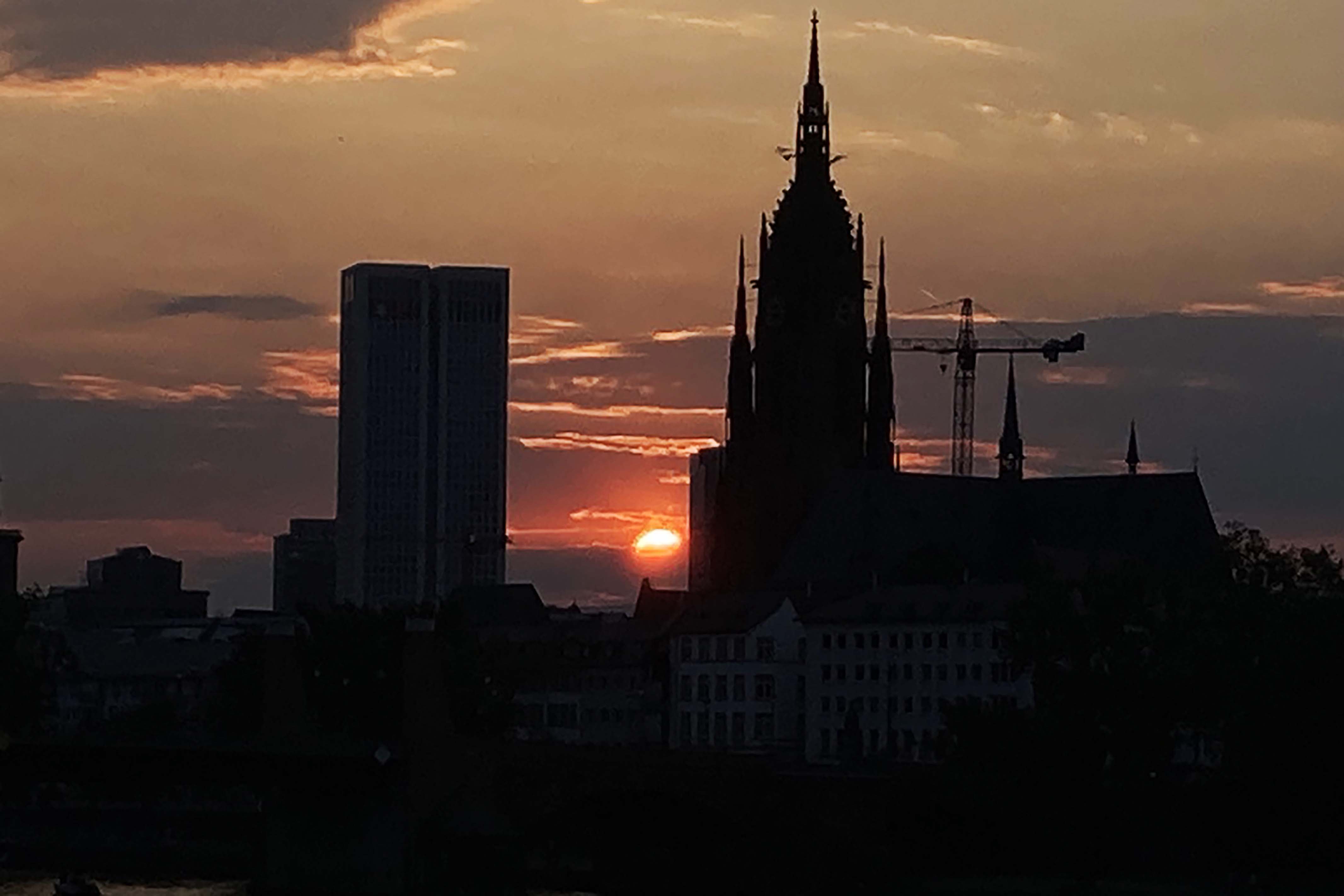 Pôr do sol Frankfurt/Alemanha